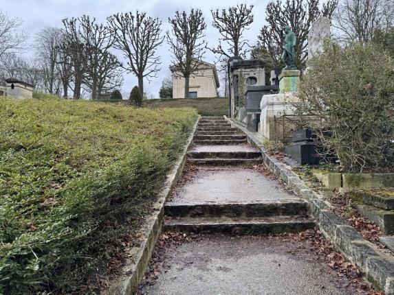 Climbing the stairs to the Chapelle.